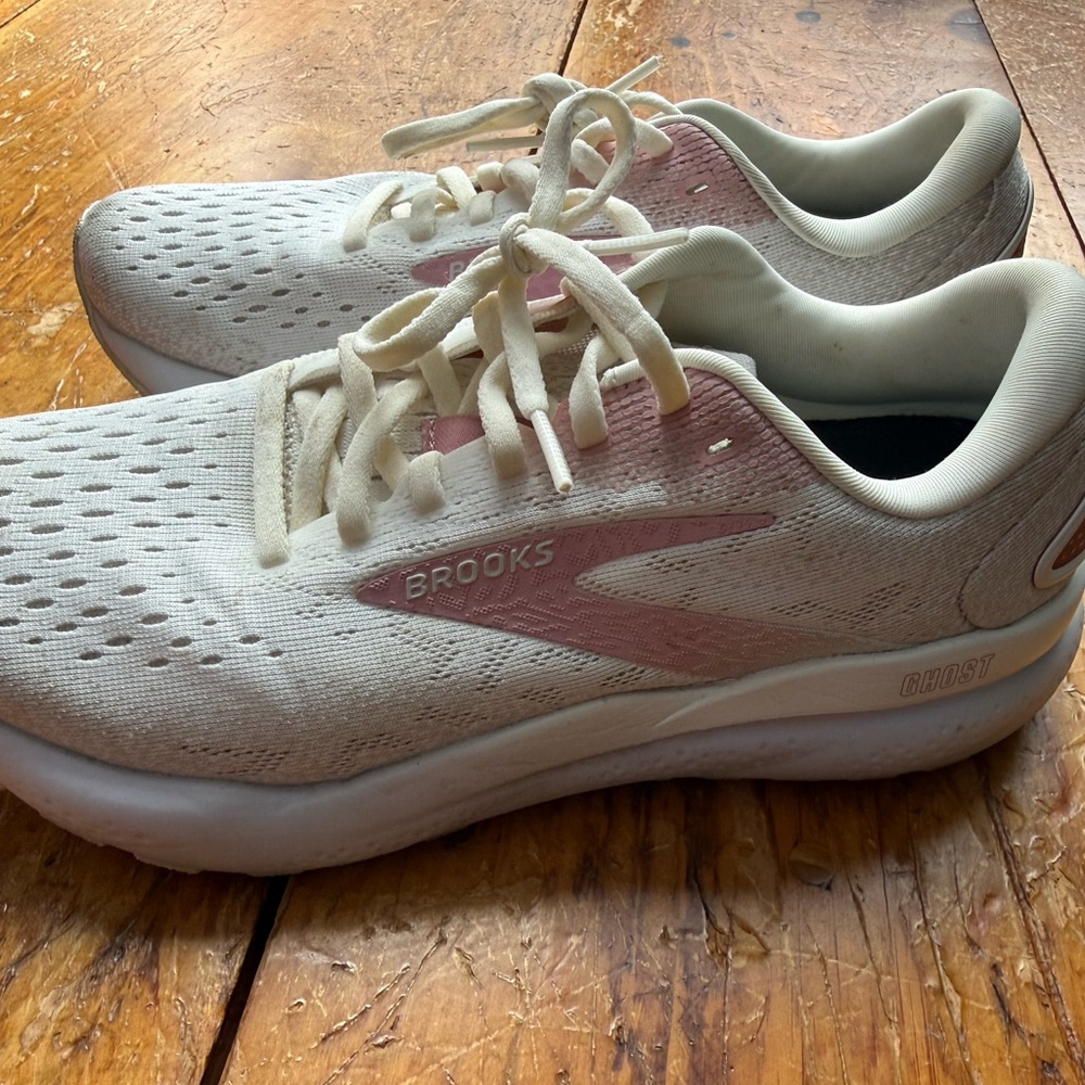 Brooks Women's Athletic Shoes in Cream and Pink